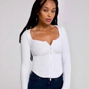 NEW! GOOD AMERICAN ZIP FRONT LONG SLEEVE RIBBED TEE IN WHITE XL